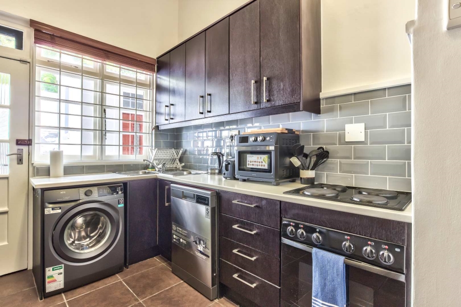 To Let 2 Bedroom Property for Rent in Sea Point Western Cape